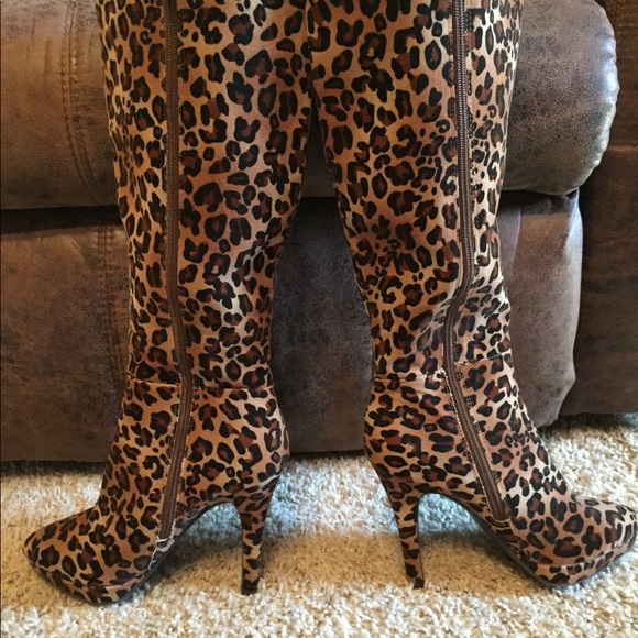 Leopard Ladies Boots - Picture 3 of 4